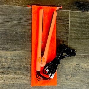 Amika flatiron